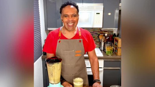 Sunday Dinner with Chef André: Green Hornet Smoothie